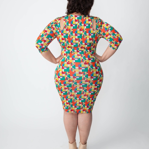 Plus size multi color fitted dress - Picture 3 of 3